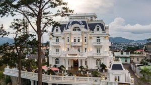 Bán Biệt Phủ Villa Hoàng Hoa Thám Đà Lạt – 522m², 293m² Thổ Cư, 26 Phòng, View Rừng Thông, Giá 120 Tỷ