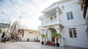 Bán Khách Sạn Mặt Tiền Trần Khánh Dư Đà Lạt – 447,9m² Thổ Cư, Khuôn 20m x 30m, Giá 30,5 Tỷ